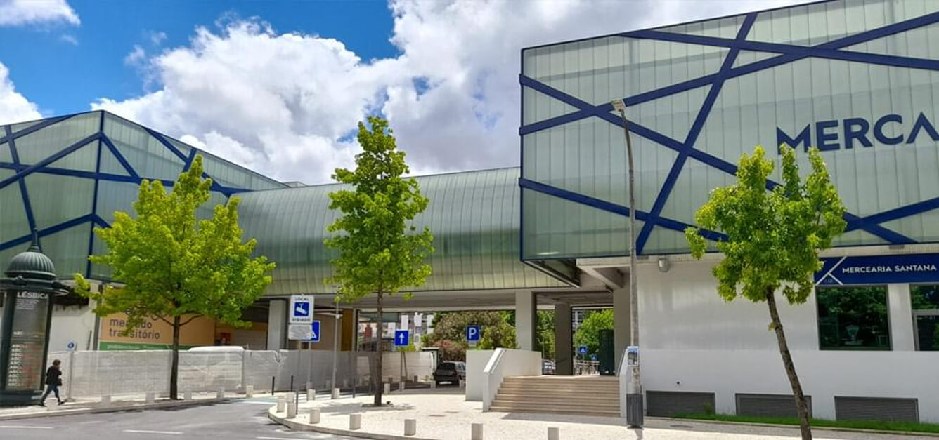 Restoration and modernization with facade and roof solutions